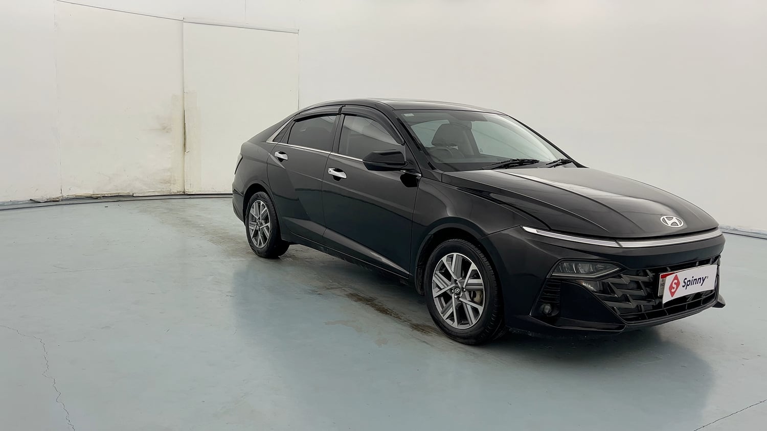 Used 2023 Hyundai Verna SX 1.5 Petrol MT Petrol Manual exterior RIGHT FRONT CORNER VIEW