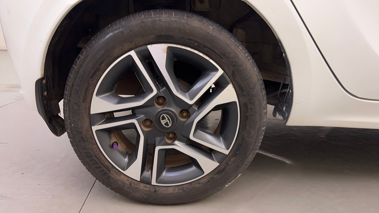 Used 2022 Tata Tiago XZA Plus Petrol Automatic tyres RIGHT REAR TYRE RIM VIEW