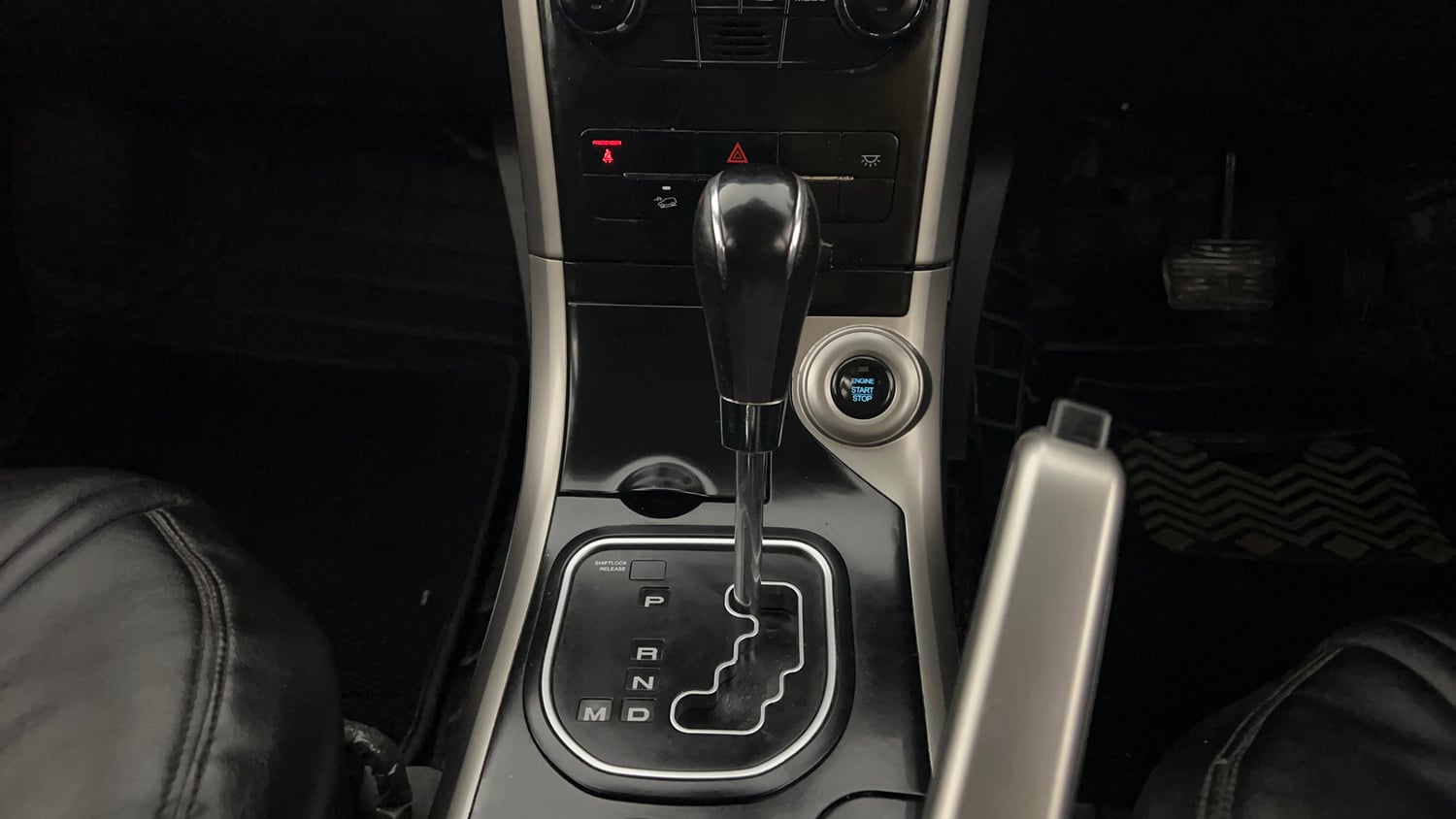 Used 2018 Mahindra XUV500 W7 AT Diesel Automatic interior GEAR  KNOB VIEW