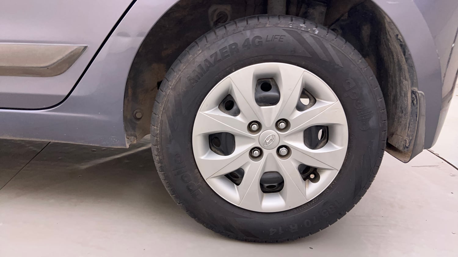 Used 2017 Hyundai Elite i20 Sportz 1.2 Petrol Manual tyres LEFT REAR TYRE RIM VIEW