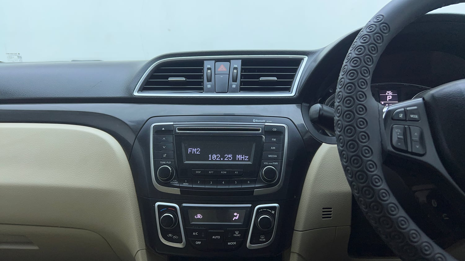 Used 2017 Maruti Suzuki Ciaz Zeta 1.4 AT Petrol Automatic top_features Integrated (in-dash) music system