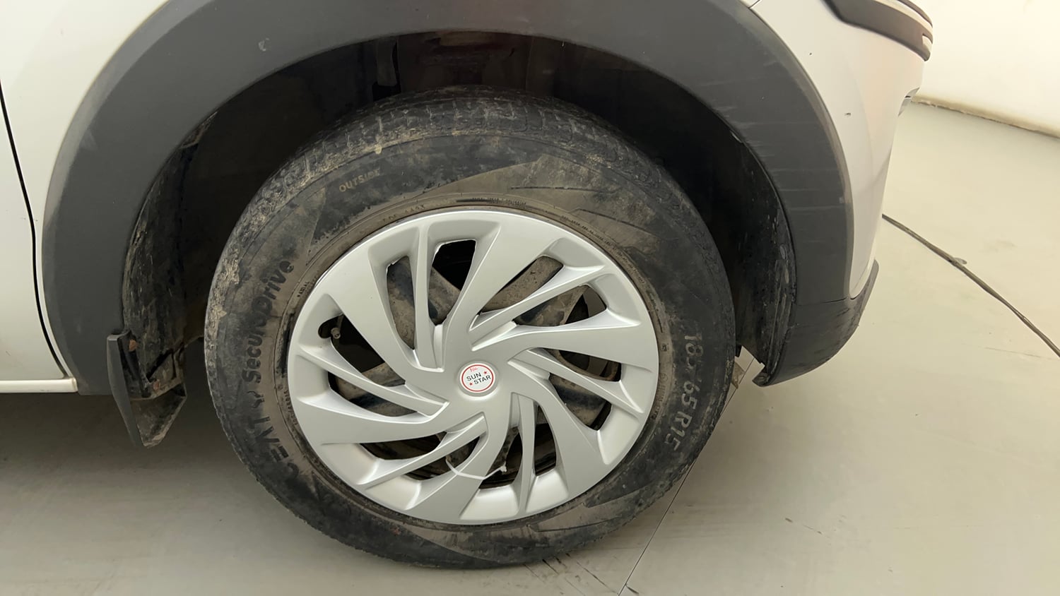 Used 2021 Renault Triber RXZ EASY-R AMT Petrol Automatic tyres RIGHT FRONT TYRE RIM VIEW