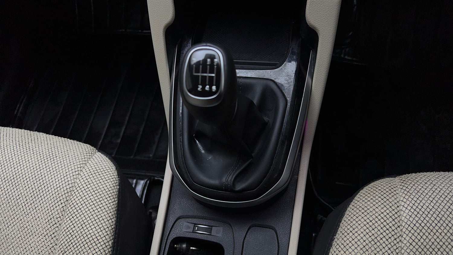 Used 2022 Kia Carens Luxury 1.4 Petrol 7 STR Petrol Manual interior GEAR  KNOB VIEW