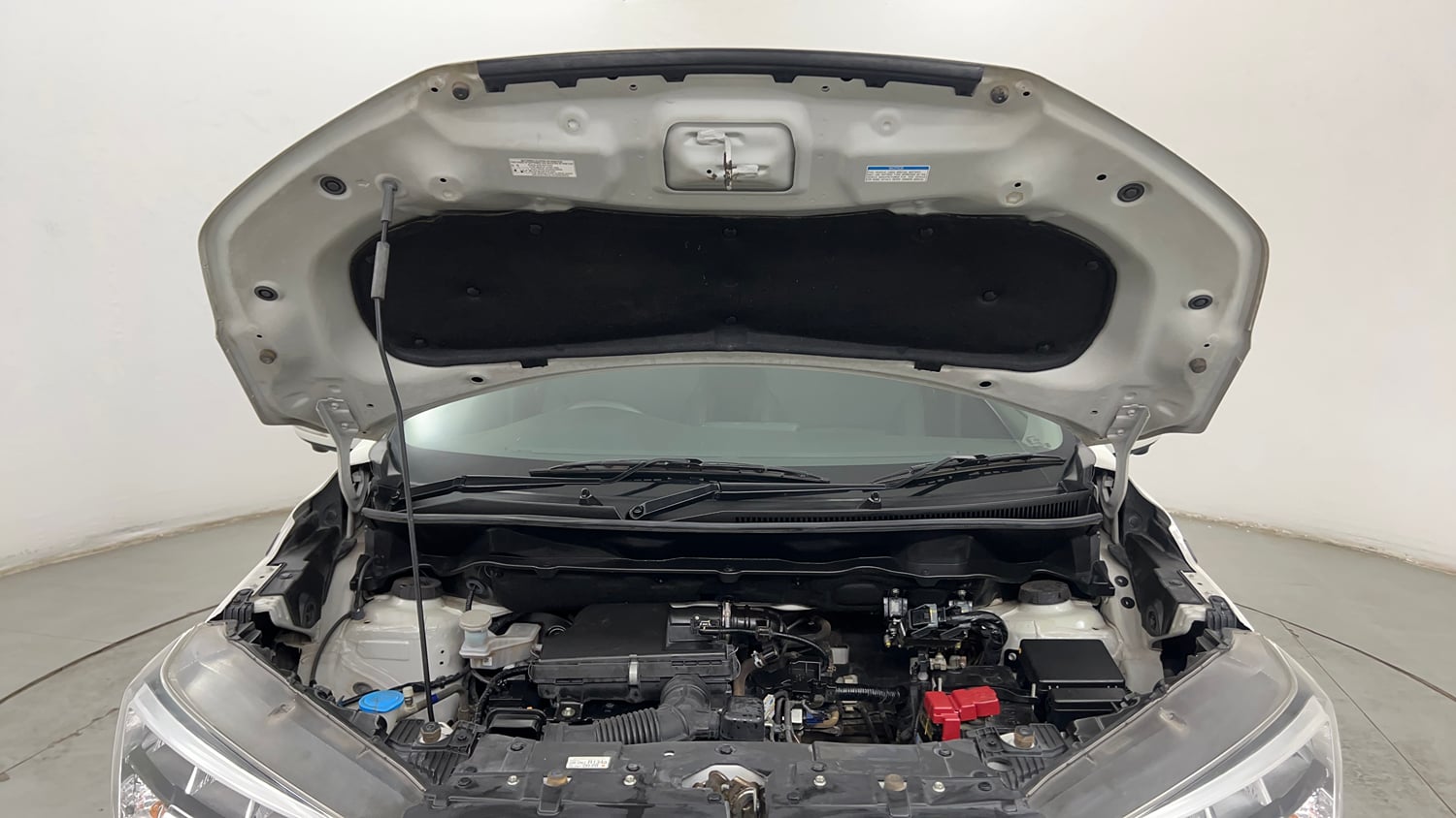 Used 2022 Maruti Suzuki XL6 Alpha MT Petrol Petrol Manual engine ENGINE & BONNET OPEN FRONT VIEW