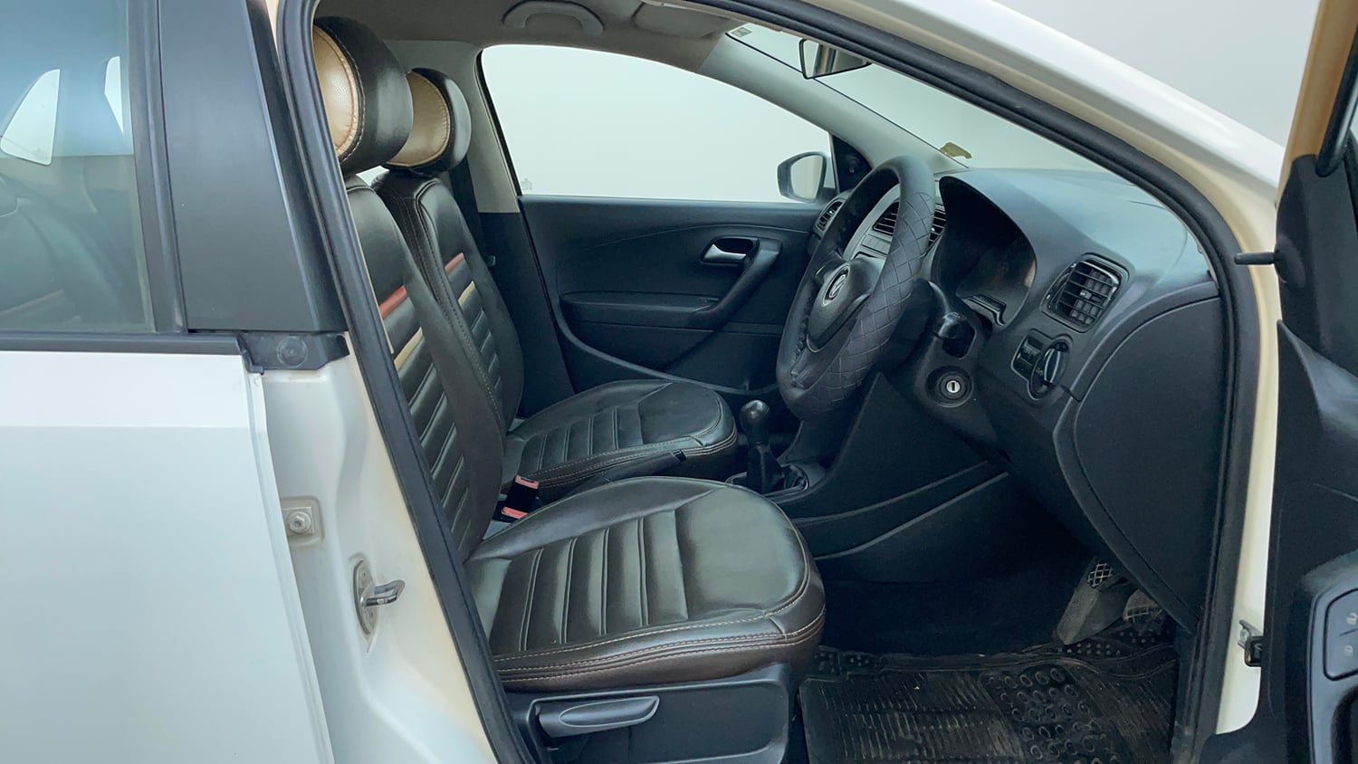 Used 2015 Volkswagen Polo Trendline 1.2L (P) Petrol Manual interior RIGHT SIDE FRONT DOOR CABIN VIEW