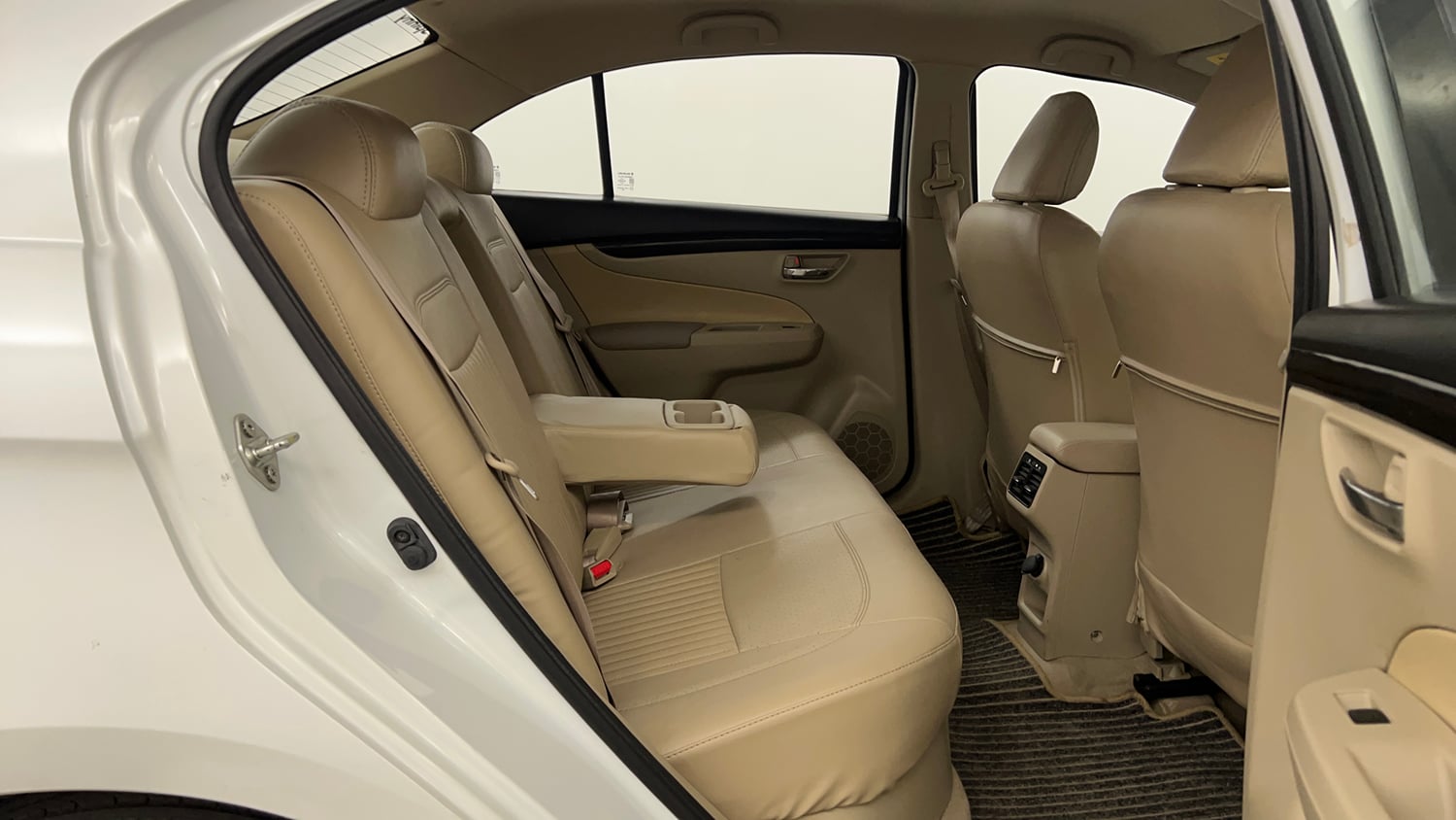 Used 2018 Maruti Suzuki Ciaz Delta 1.4 AT Petrol Automatic interior RIGHT SIDE REAR DOOR CABIN VIEW