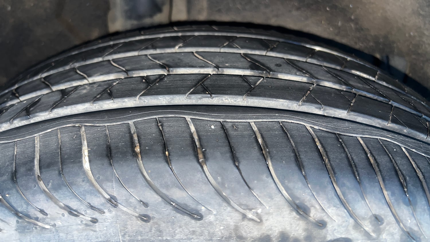 Used 2023 Mahindra XUV700 AX 3 Diesel MT 7 STR Diesel Manual tyres RIGHT REAR TYRE TREAD VIEW
