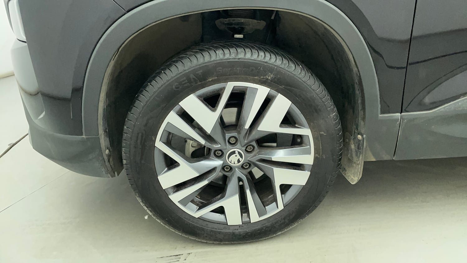 Used 2026 Skoda Kylaq Prestige+ 1.0 TSI AT Petrol Automatic tyres LEFT FRONT TYRE RIM VIEW