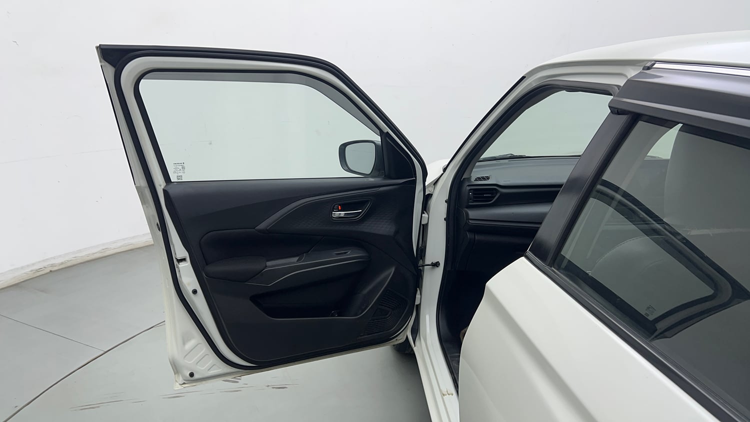 Used 2024 Maruti Suzuki Swift VXi (O) AMT Petrol Automatic interior LEFT FRONT DOOR OPEN VIEW