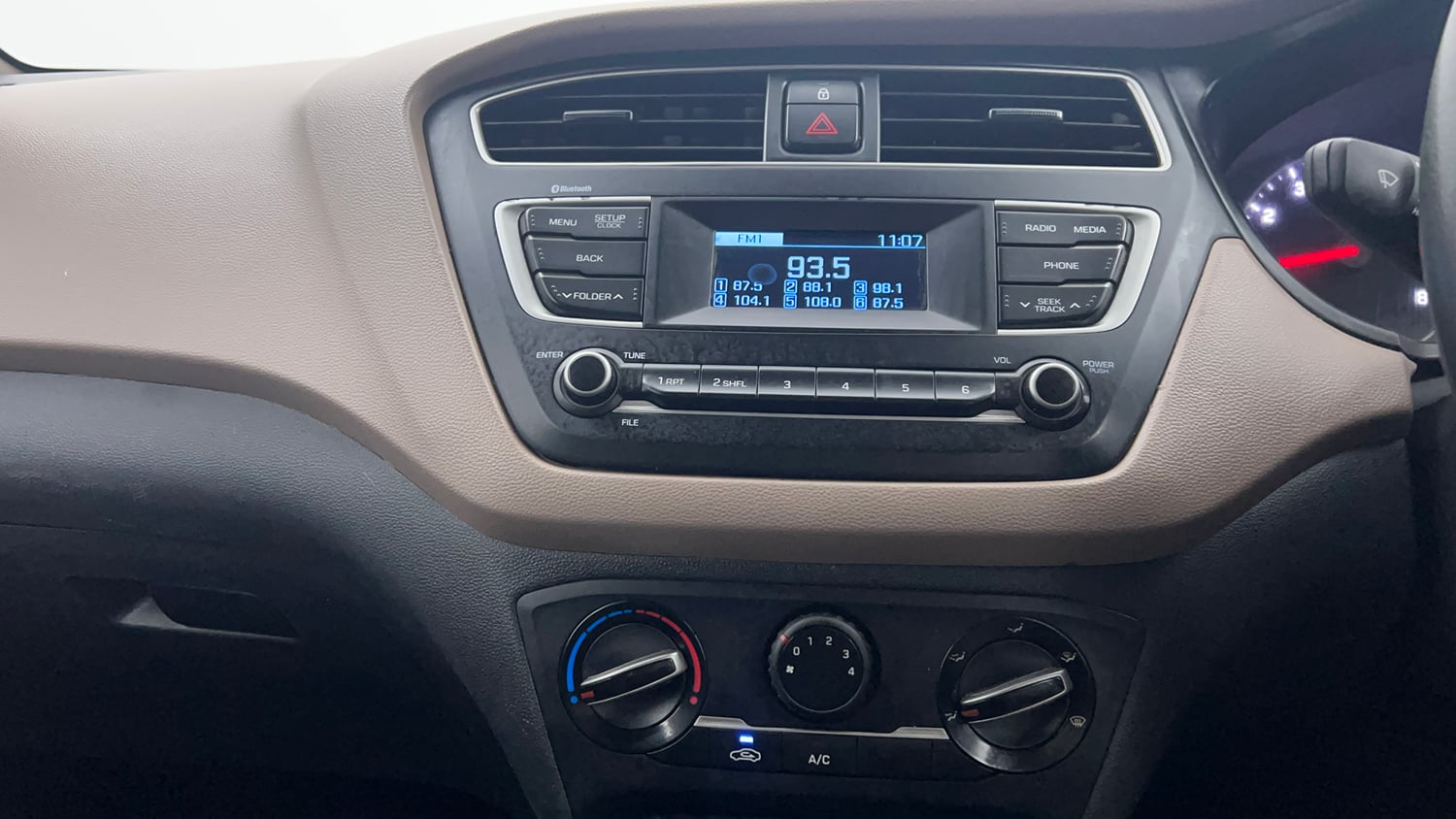 Used 2019 Hyundai Elite i20 Magna Plus 1.2 Petrol Manual interior MUSIC SYSTEM & AC CONTROL VIEW