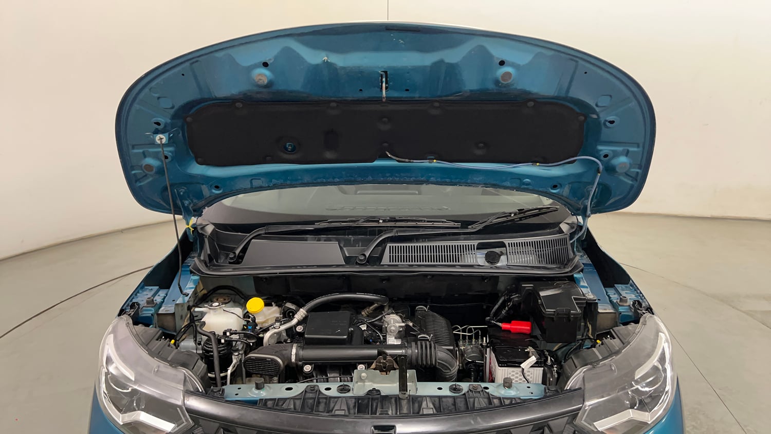 Used 2025 Renault Triber Evolution Petrol Manual engine ENGINE & BONNET OPEN FRONT VIEW