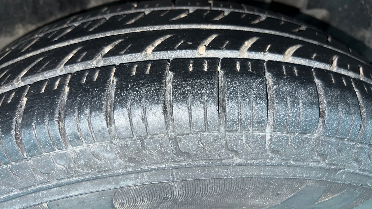 Used 2020 Maruti Suzuki Swift VXi Petrol Manual tyres LEFT REAR TYRE TREAD VIEW