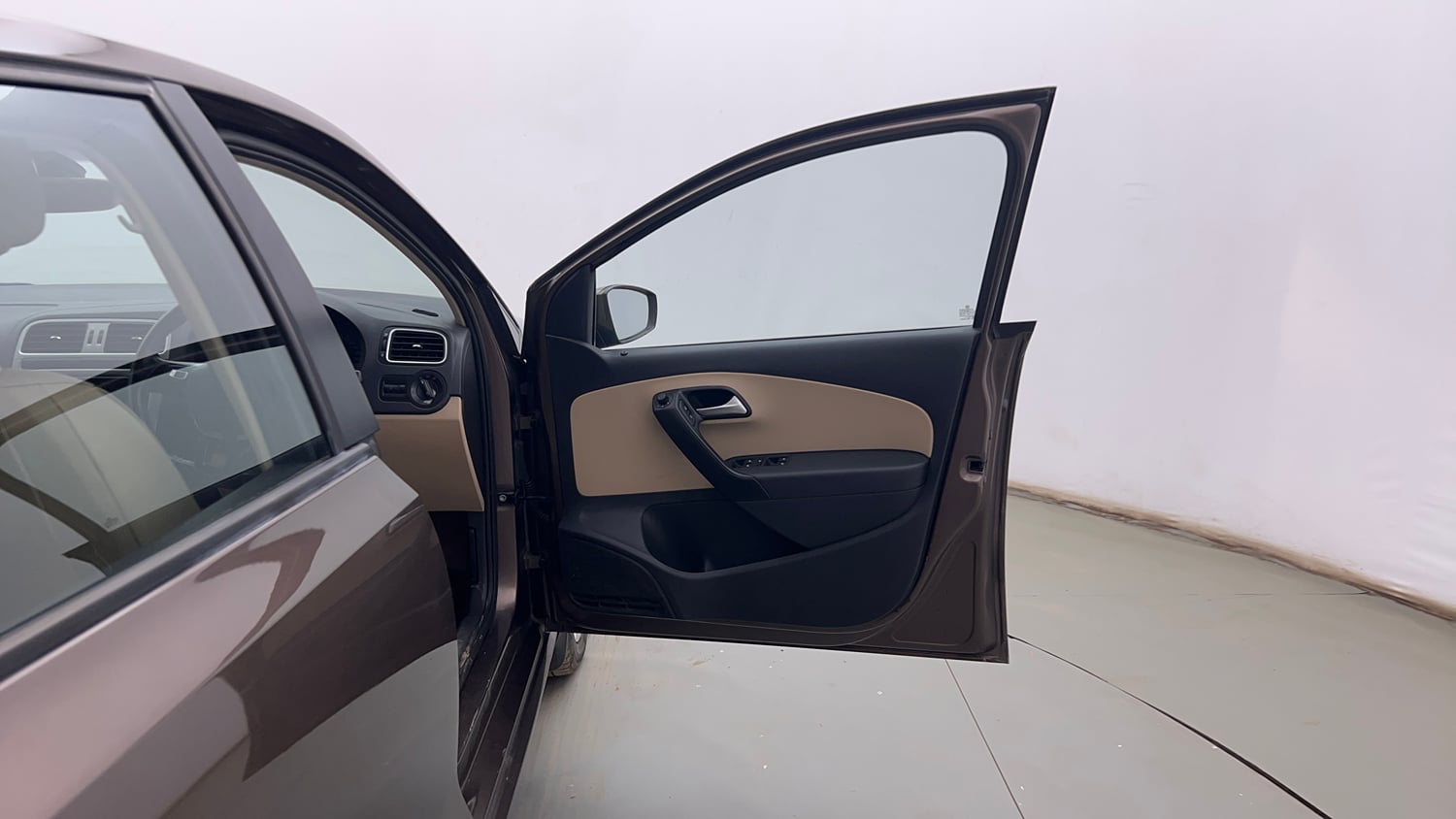 Used 2018 Volkswagen Ameo Highline1.2L Plus (P) 16 Alloy Petrol Manual interior RIGHT FRONT DOOR OPEN VIEW