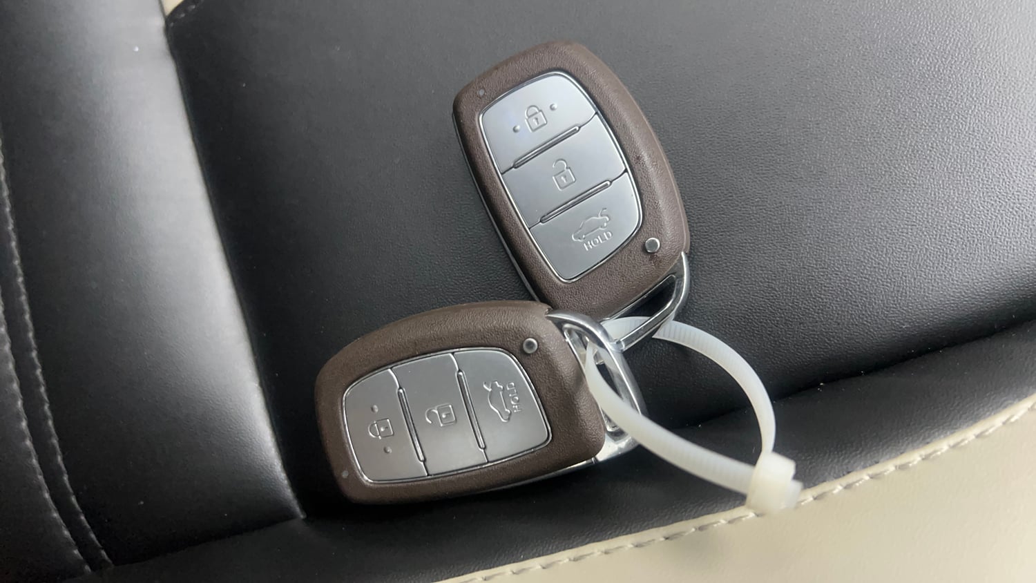 Used 2023 Hyundai Aura SX 1.2 Petrol Petrol Manual extra CAR KEY VIEW