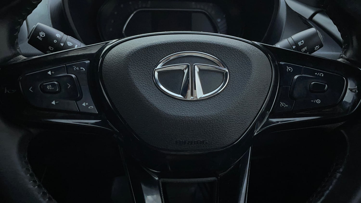 Used 2022 Tata Nexon XZA Plus (Premium) Dark Edition Petrol Automatic top_features Airbags