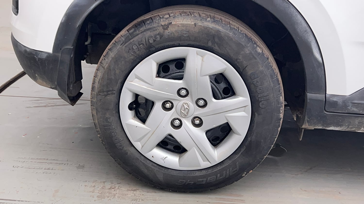 Used 2022 Hyundai Venue SX 1.2 Petrol Petrol Manual tyres RIGHT REAR TYRE RIM VIEW