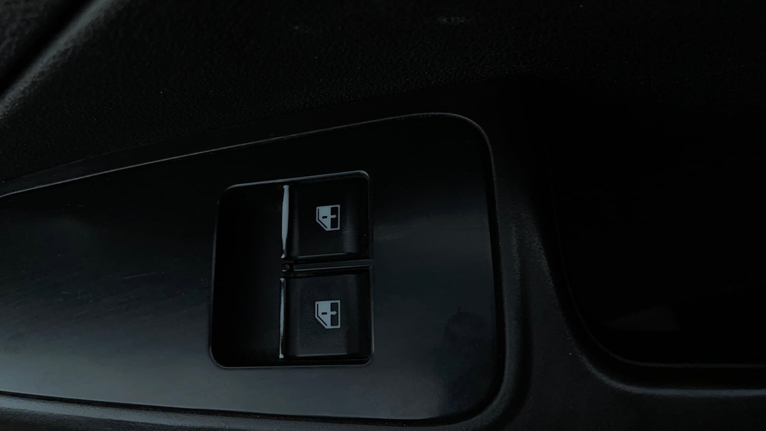 Used 2017 Tata Zest XE Petrol Petrol Manual top_features Power windows