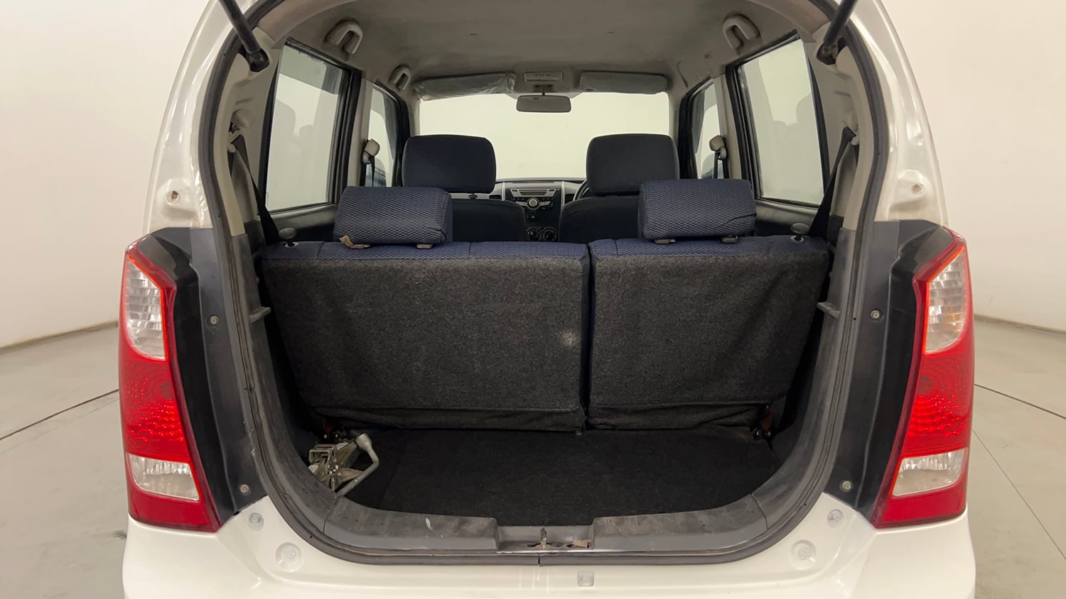 Used 2012 Maruti Suzuki Wagon R 1.0 VXi Petrol Manual interior DICKY INSIDE VIEW