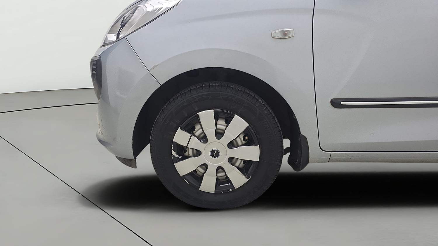 Used 2019 Hyundai Santro Magna Petrol Manual tyres LEFT FRONT TYRE RIM VIEW