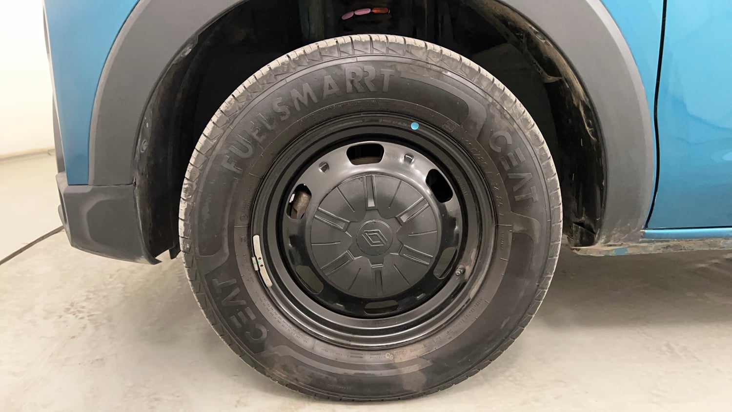 Used 2025 Renault Triber Evolution Petrol Manual tyres LEFT FRONT TYRE RIM VIEW