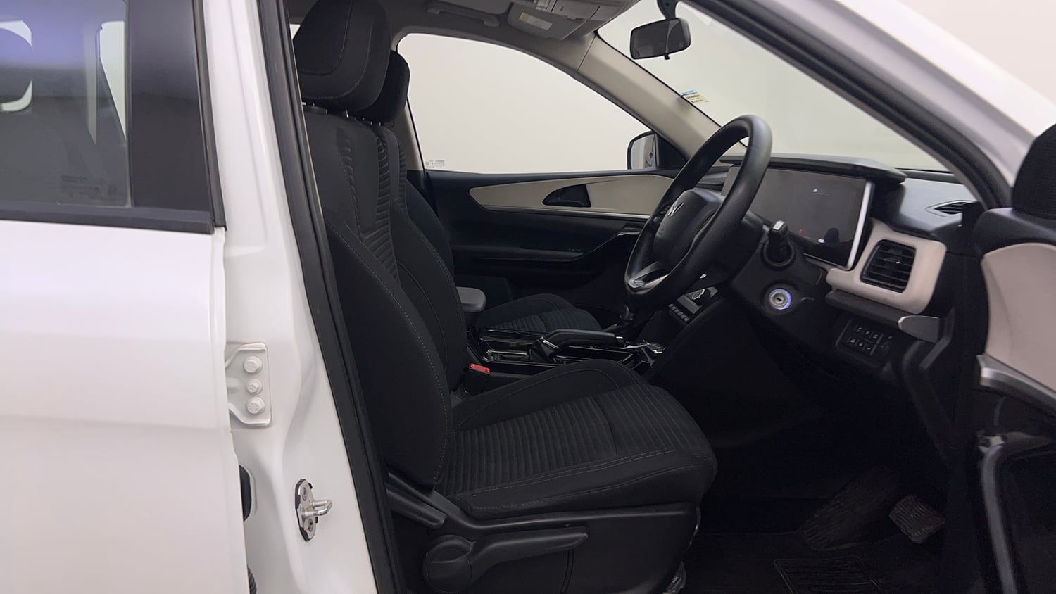 Used 2022 Mahindra XUV700 AX 5 Diesel AT 7 STR Diesel Automatic interior RIGHT SIDE FRONT DOOR CABIN VIEW