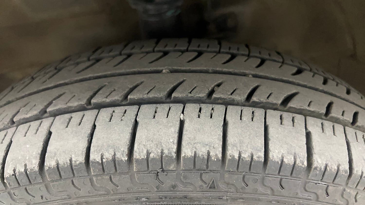Used 2015 Maruti Suzuki Wagon R LXI CNG Cng Manual tyres LEFT FRONT TYRE TREAD VIEW