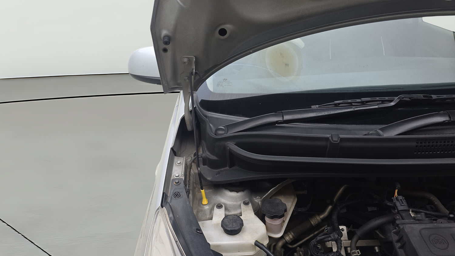 Used 2019 Hyundai Santro Magna Petrol Manual engine ENGINE RIGHT SIDE HINGE & APRON VIEW