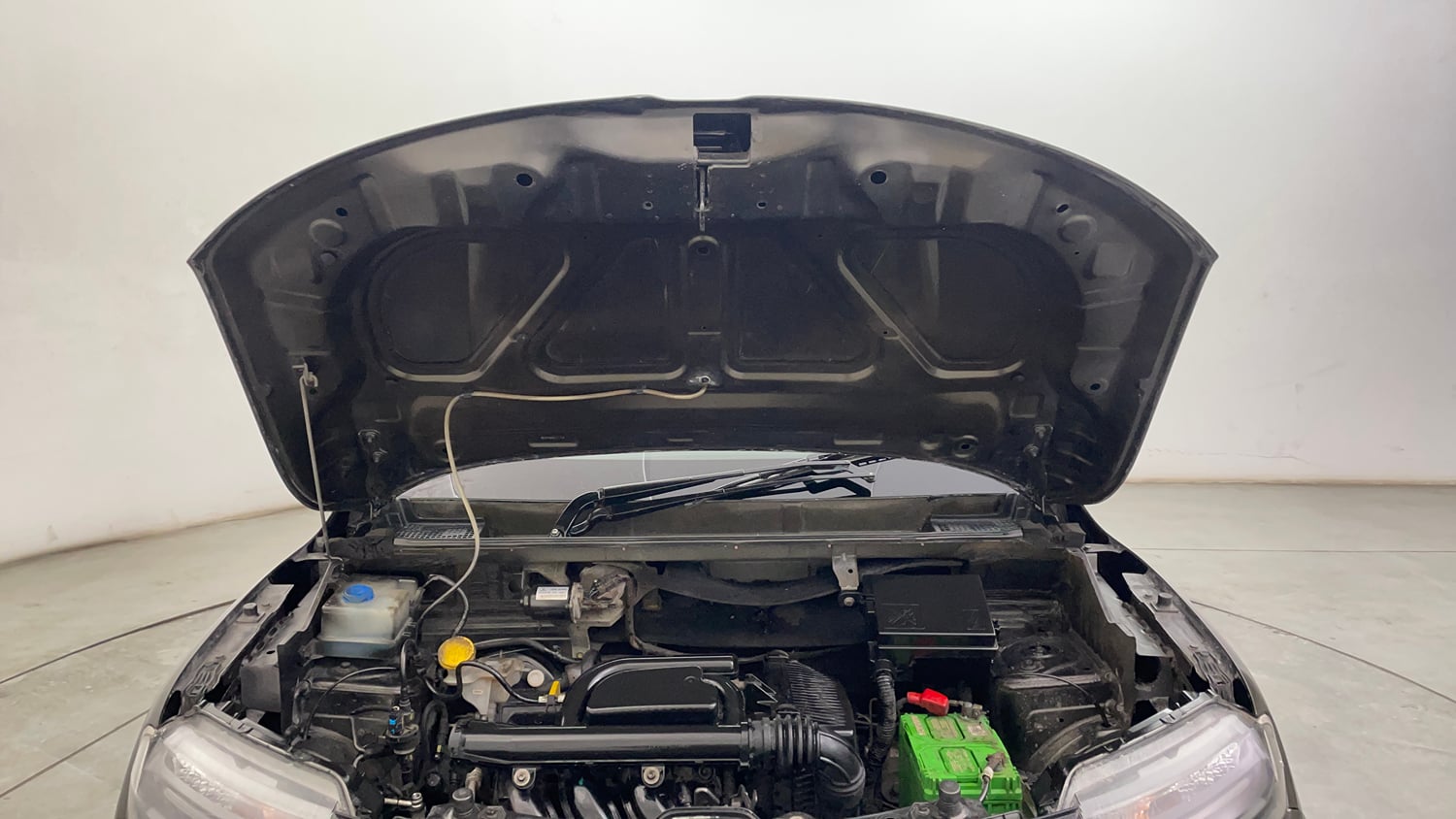 Used 2020 Renault Kwid RXT Petrol Manual engine ENGINE & BONNET OPEN FRONT VIEW