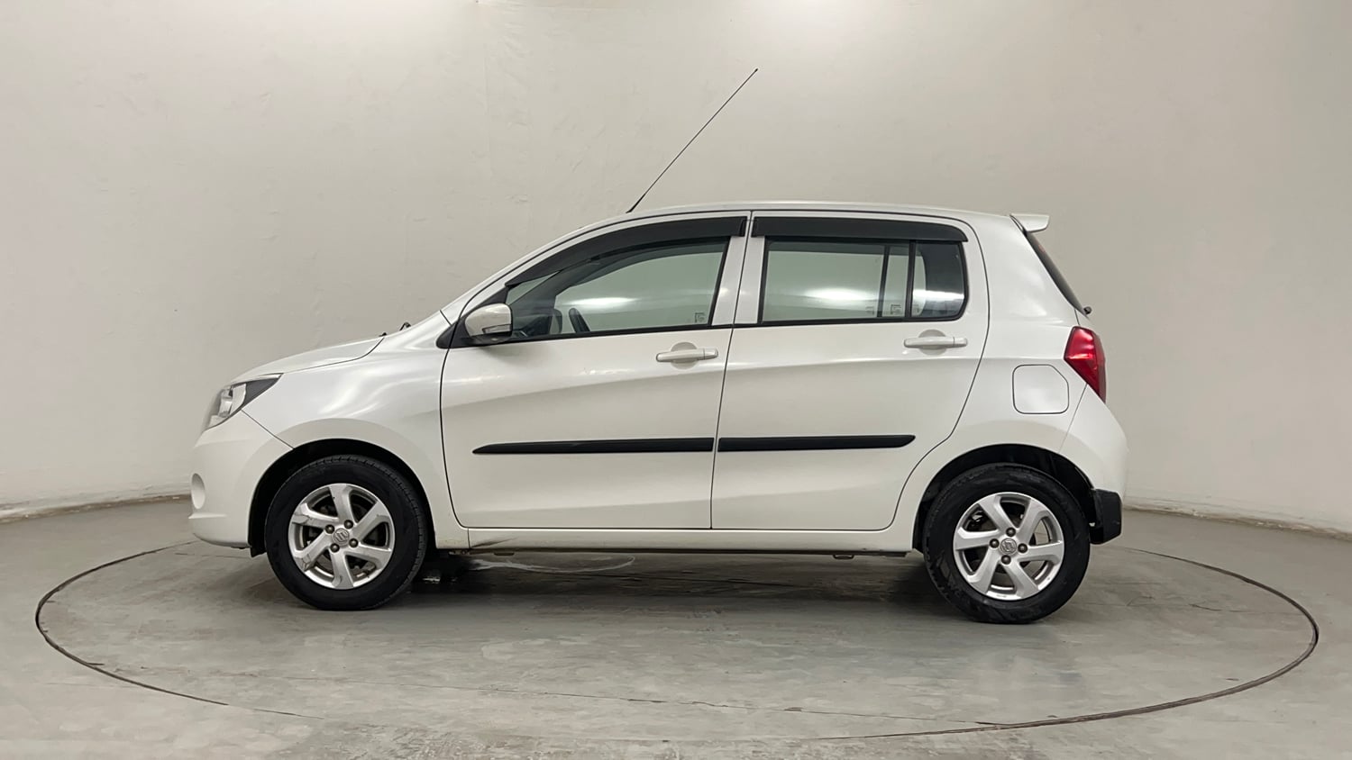 Used 2017 Maruti Suzuki Celerio ZXi Opt Petrol Manual exterior LEFT SIDE VIEW