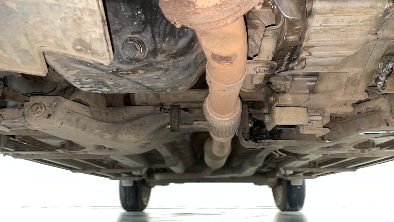 Used 2022 Tata Nexon XZA Plus (Premium) Dark Edition Petrol Automatic extra FRONT LEFT UNDERBODY VIEW