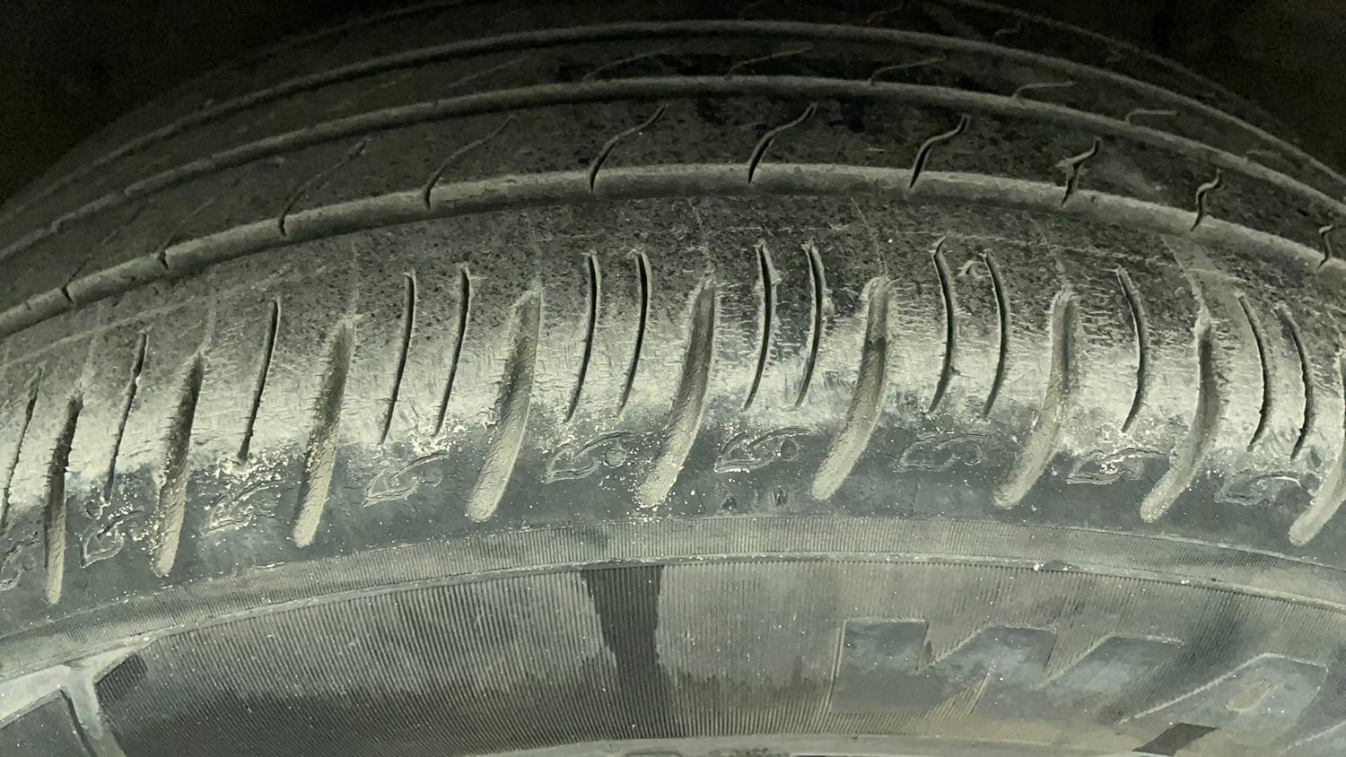 Used 2022 Hyundai Venue SX Plus 1.0 Turbo DCT Petrol Automatic tyres LEFT FRONT TYRE TREAD VIEW