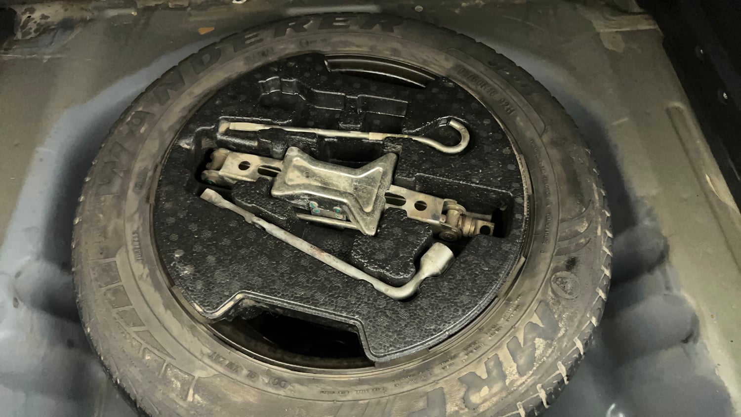 Used 2017 Maruti Suzuki Vitara Brezza [2016-2020] VDi Diesel Manual tyres SPARE TYRE VIEW