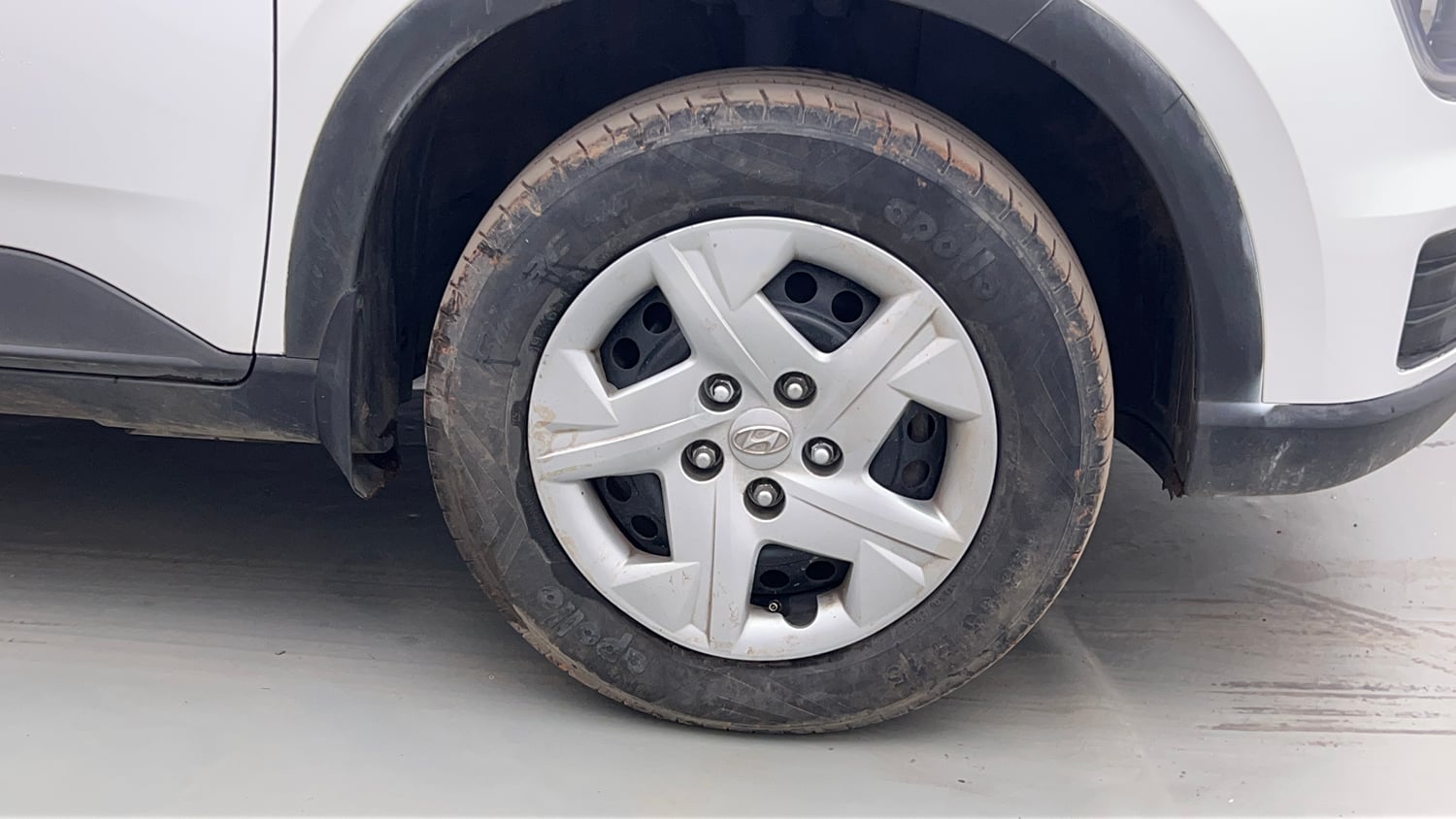 Used 2022 Hyundai Venue SX 1.2 Petrol Petrol Manual tyres RIGHT FRONT TYRE RIM VIEW