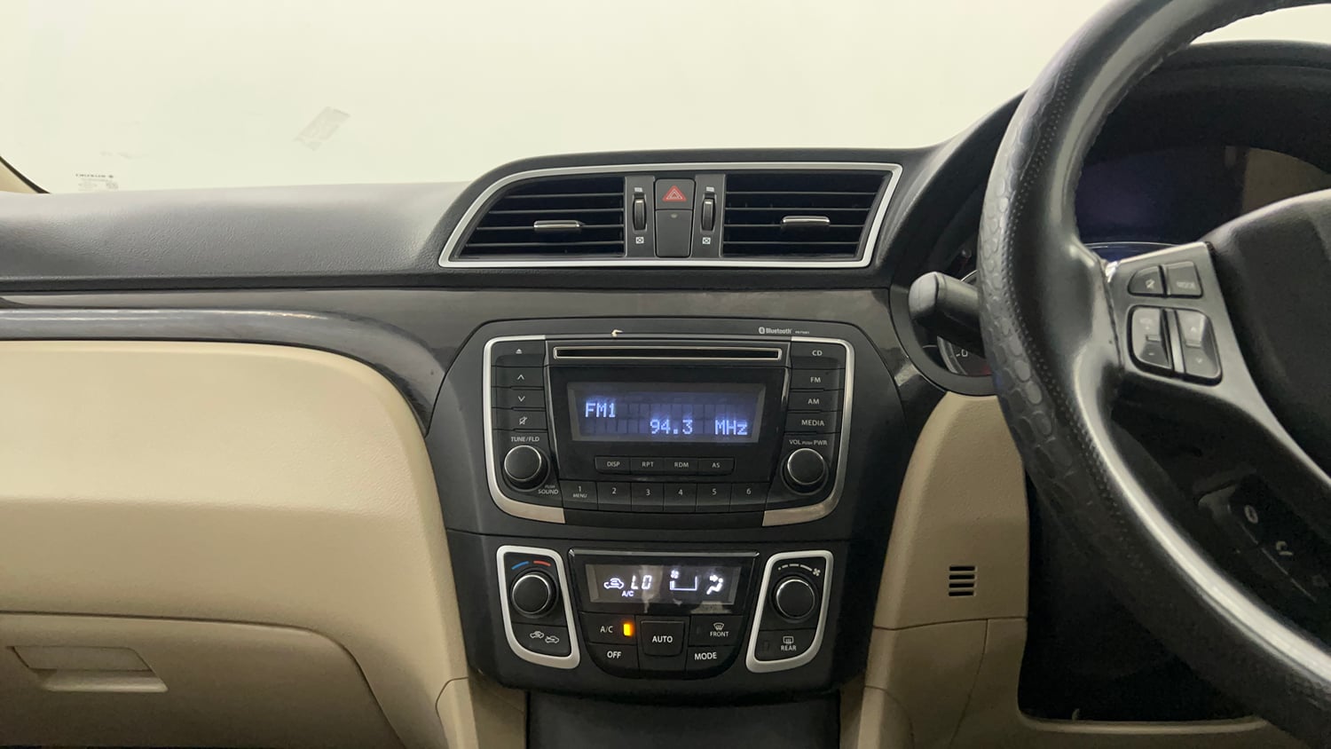 Used 2018 Maruti Suzuki Ciaz Delta 1.4 AT Petrol Automatic interior MUSIC SYSTEM & AC CONTROL VIEW