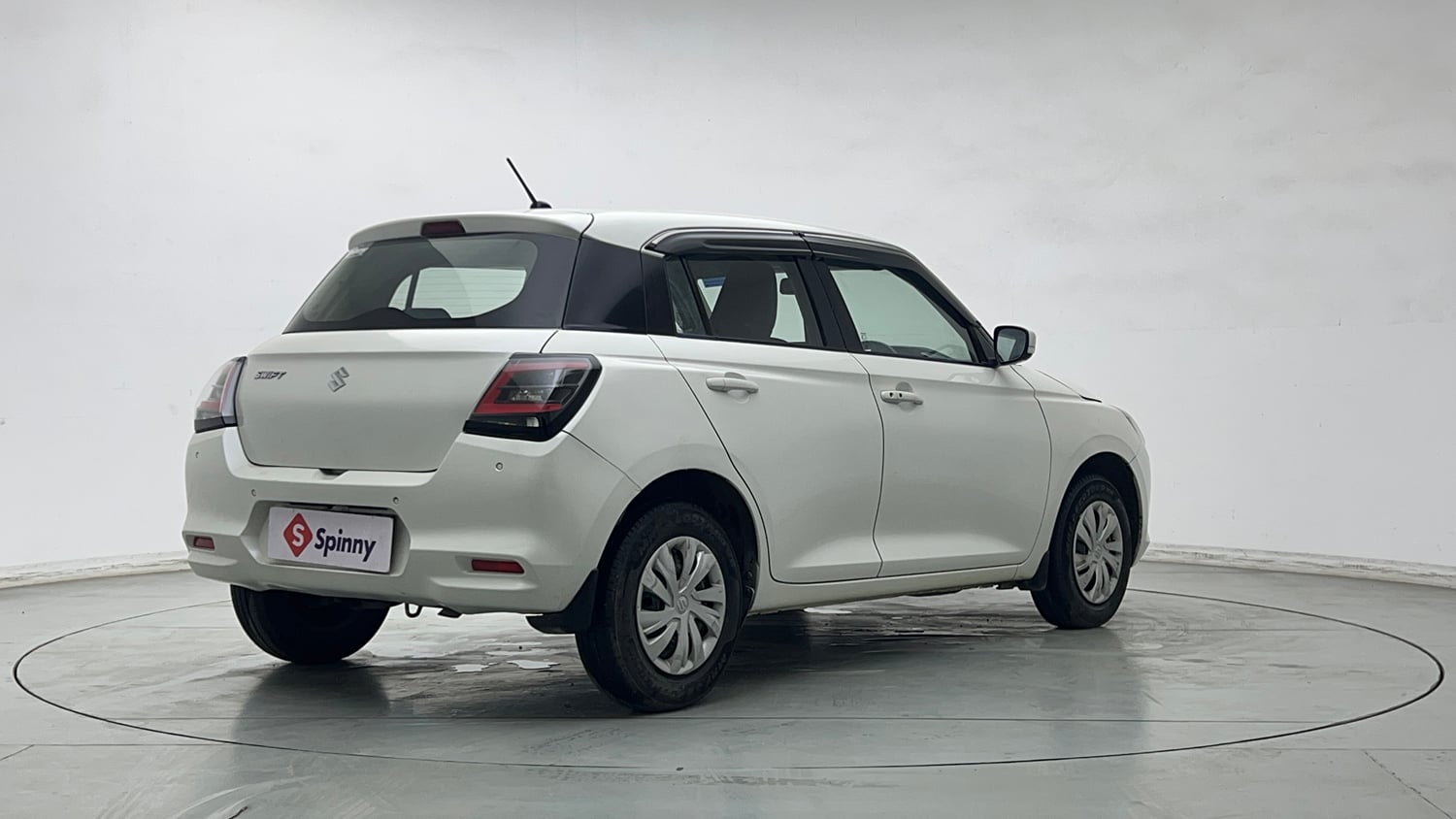 Used 2024 Maruti Suzuki Swift VXi (O) AMT Petrol Automatic exterior RIGHT REAR CORNER VIEW