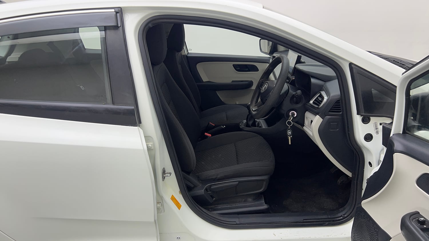 Used 2023 Tata Altroz XM (S) Petrol Petrol Manual interior RIGHT SIDE FRONT DOOR CABIN VIEW