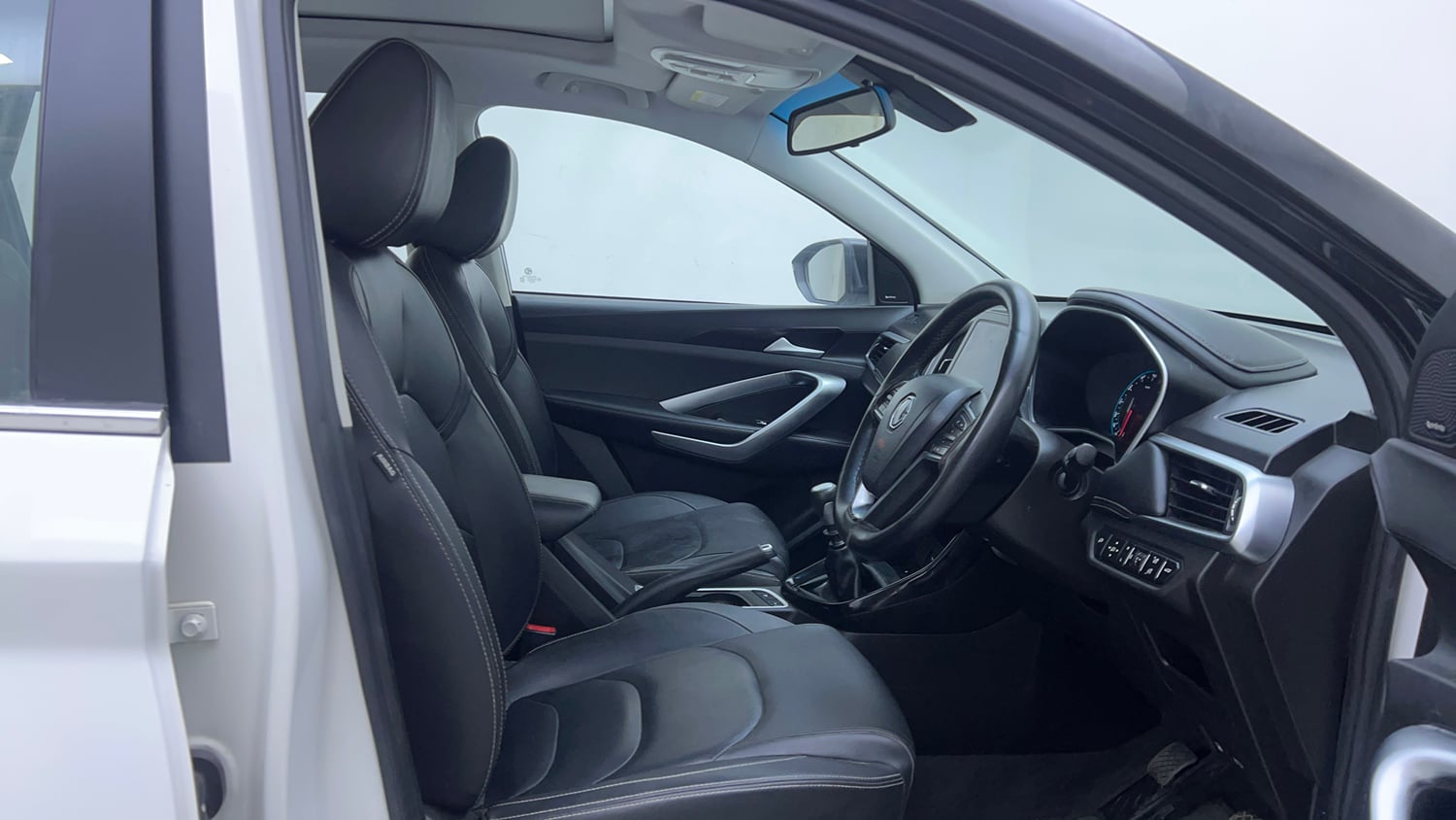 Used 2020 MG Motors Hector Sharp 2.0 Diesel Dual Tone Diesel Manual interior RIGHT SIDE FRONT DOOR CABIN VIEW