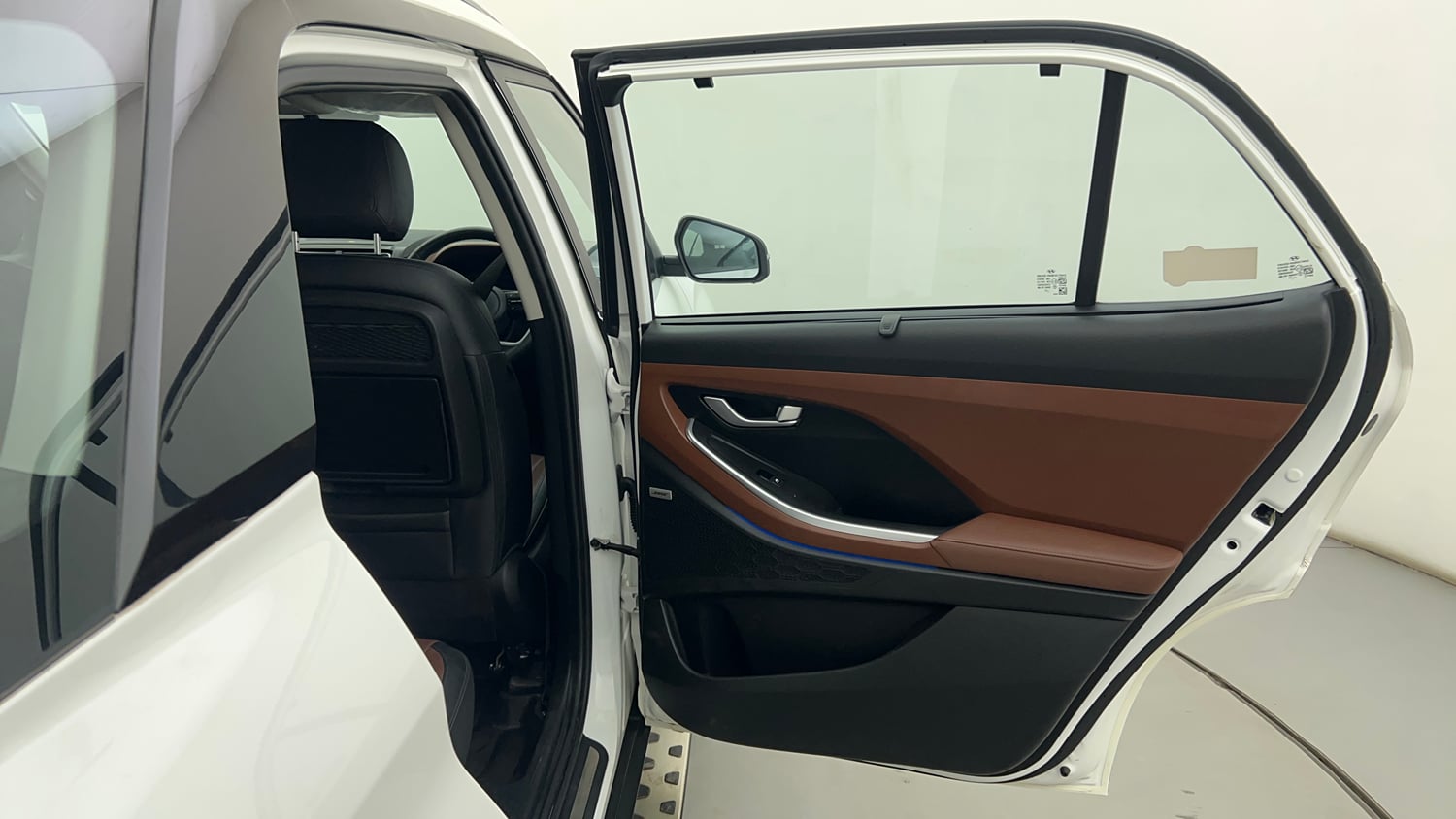 Used 2024 Hyundai Alcazar Signature (O) 7 STR 1.5 Petrol DCT Petrol Automatic interior RIGHT REAR DOOR OPEN VIEW