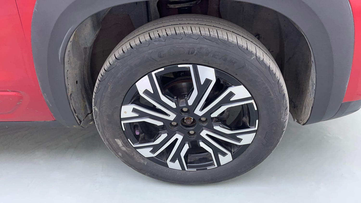 Used 2021 Renault Kiger RXZ Turbo CVT Dual Tone Petrol Automatic tyres RIGHT FRONT TYRE RIM VIEW