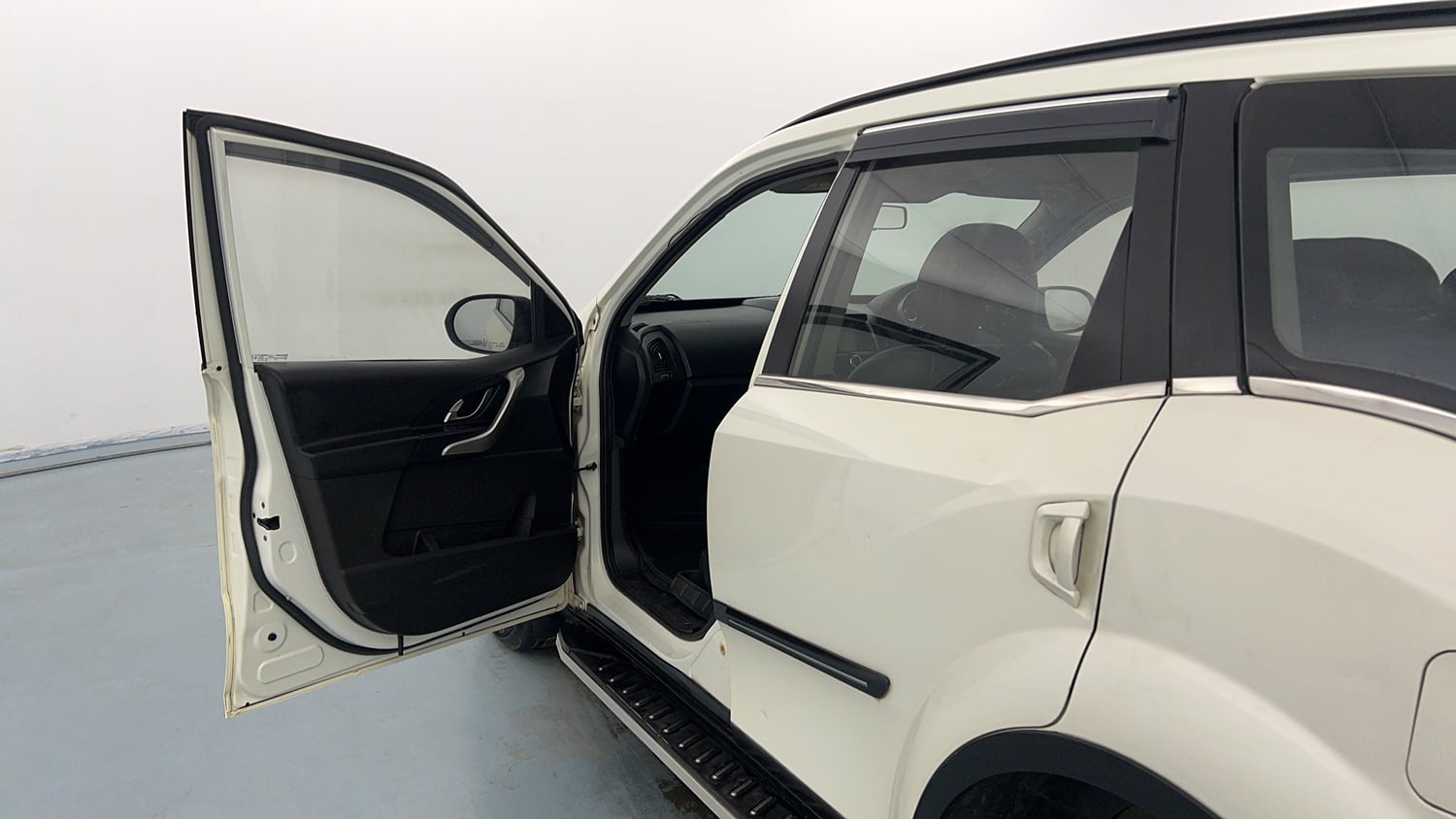 Used 2018 Mahindra XUV500 W7 AT Diesel Automatic interior LEFT FRONT DOOR OPEN VIEW