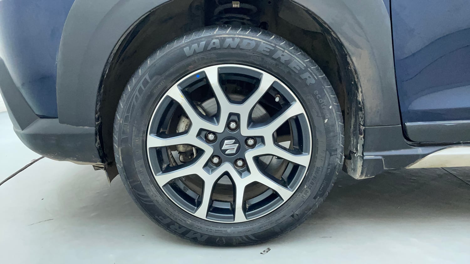 Used 2022 Maruti Suzuki XL6 Alpha Plus AT Petrol Petrol Automatic tyres LEFT FRONT TYRE RIM VIEW