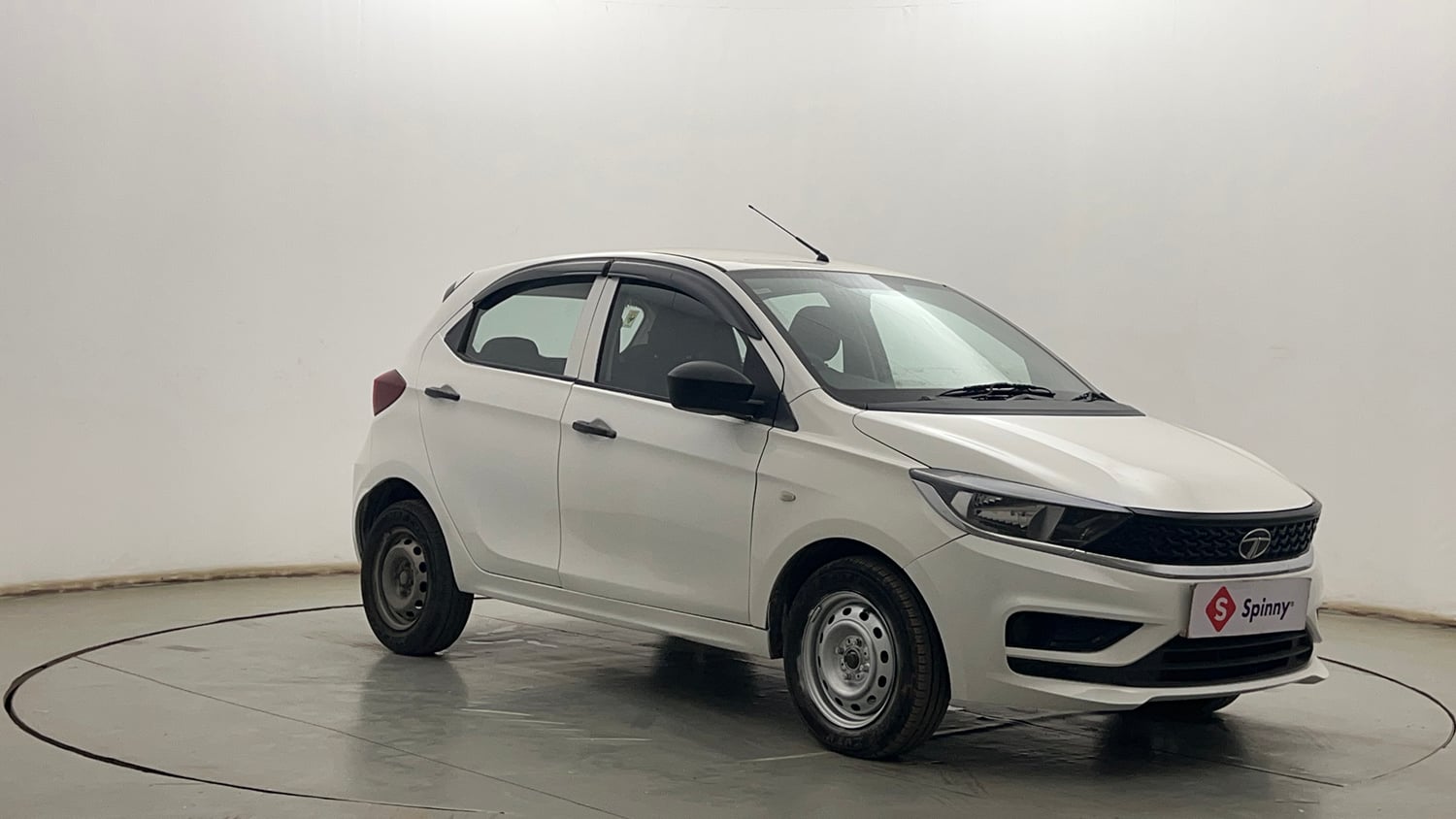 Used 2021 Tata Tiago XE Petrol Manual exterior RIGHT FRONT CORNER VIEW