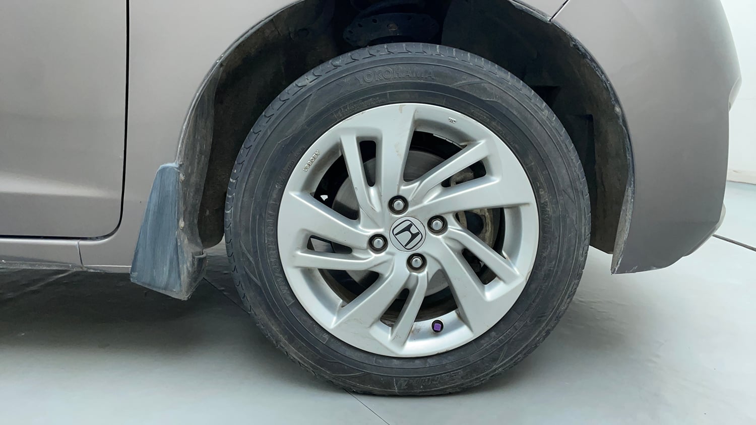 Used 2016 Honda Jazz V AT Petrol Petrol Automatic tyres RIGHT FRONT TYRE RIM VIEW