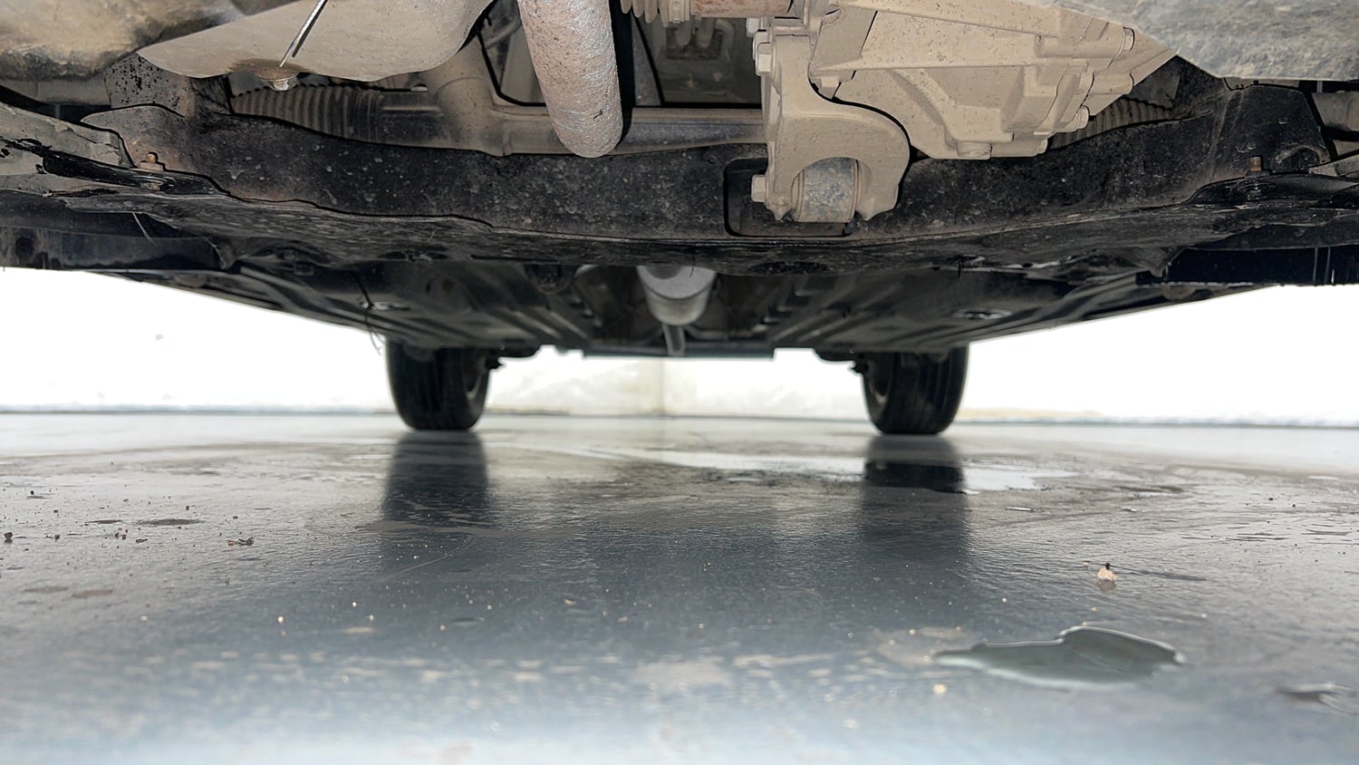 Used 2021 maruti-suzuki Vitara Brezza ZXi Petrol Manual extra FRONT LEFT UNDERBODY VIEW