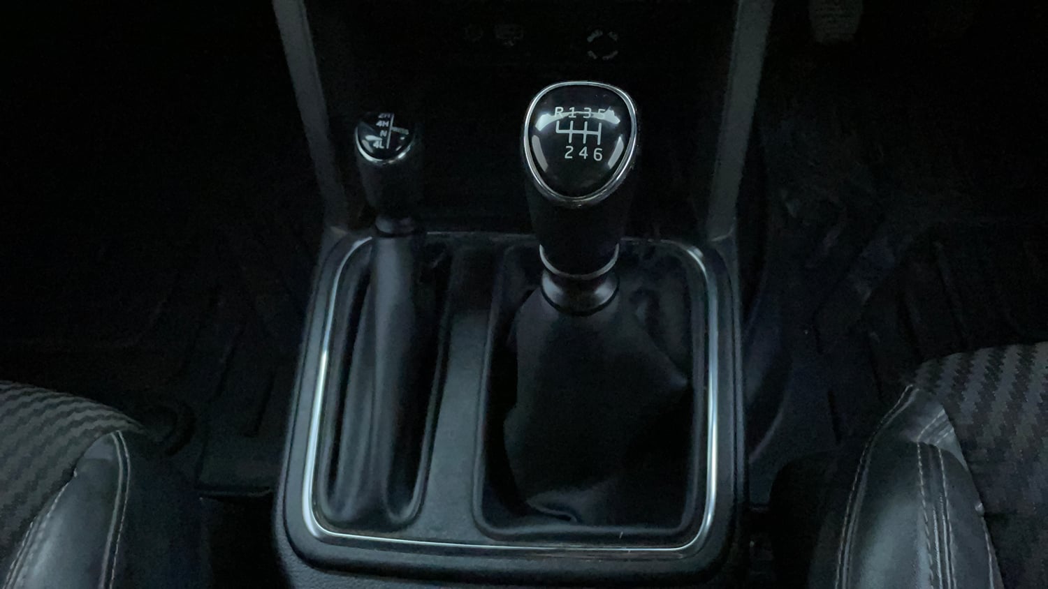 Used 2022 mahindra Thar LX Hard Top Petrol MT 4WD Petrol Manual interior GEAR  KNOB VIEW
