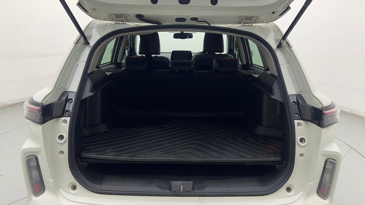 Used 2023 Maruti Suzuki Grand Vitara Alpha Plus Intelligent Hybrid eCVT Hybrid Automatic interior DICKY INSIDE VIEW