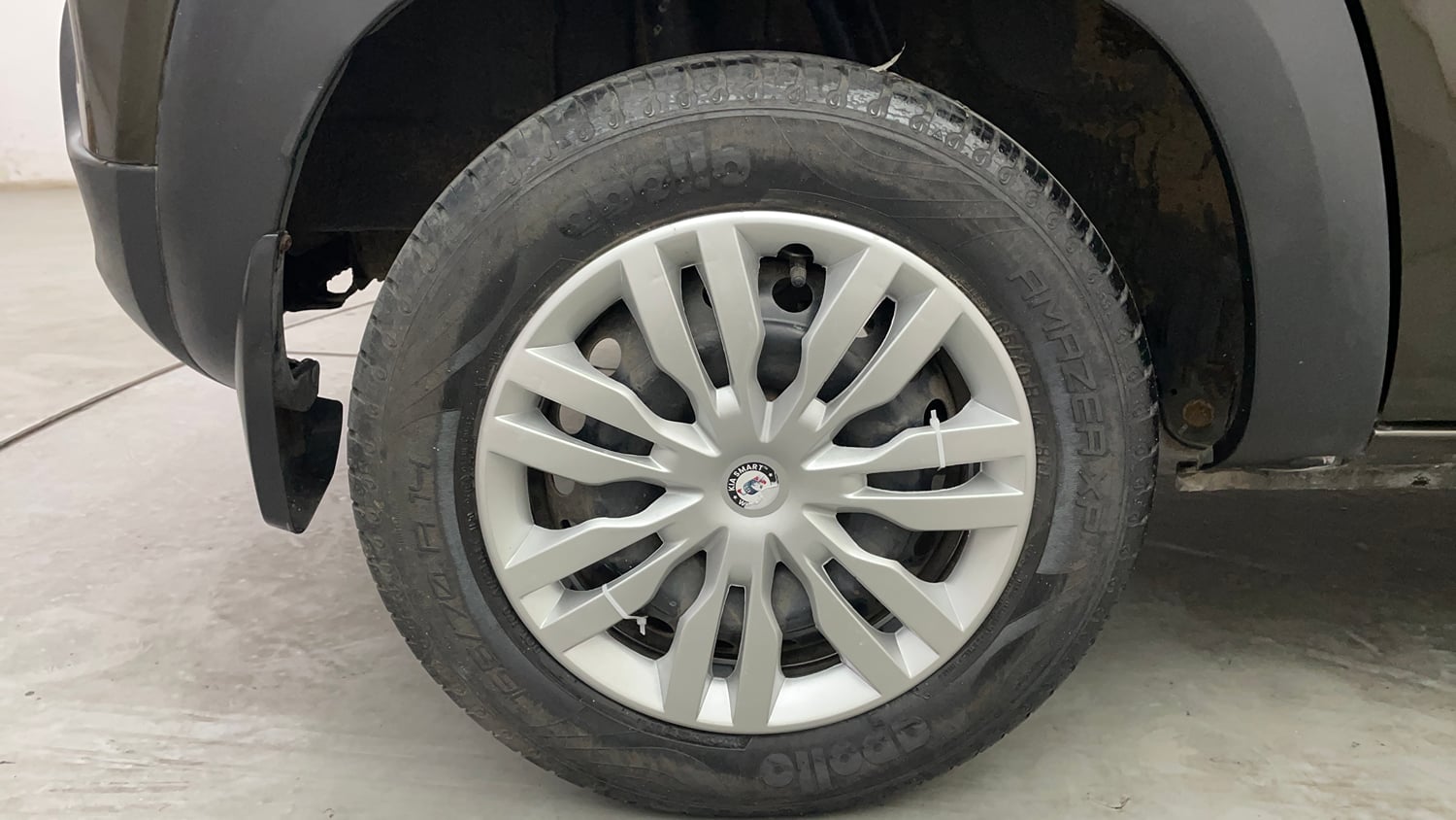 Used 2020 Renault Kwid RXT Petrol Manual tyres RIGHT REAR TYRE RIM VIEW