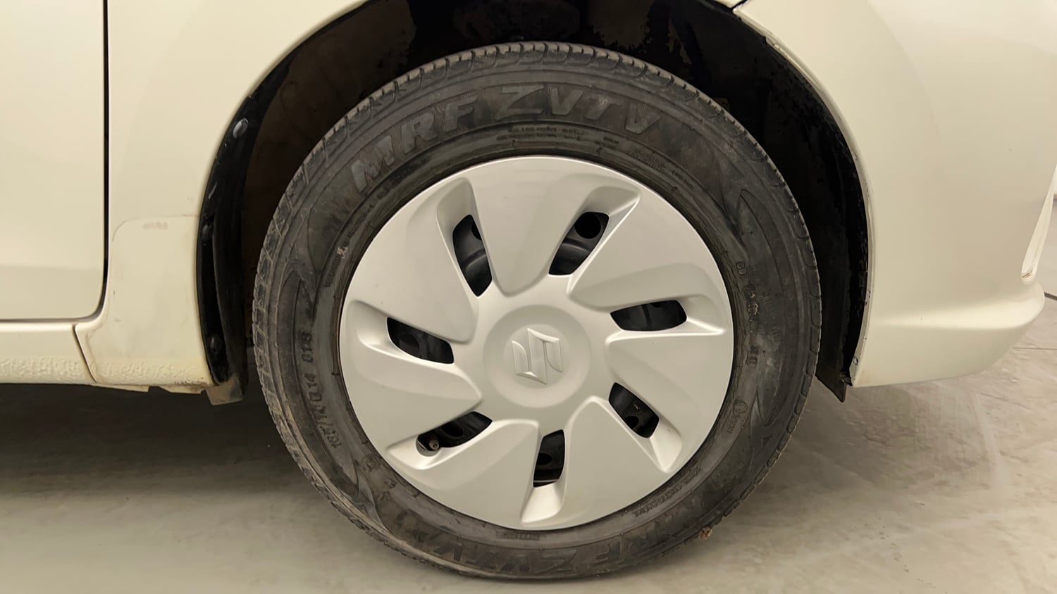 Used 2017 Maruti Suzuki Celerio ZXi Petrol Manual tyres RIGHT FRONT TYRE RIM VIEW