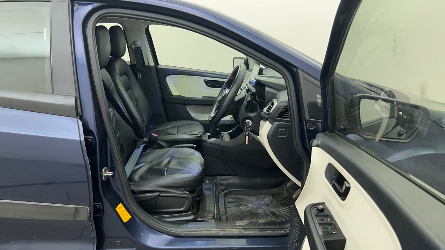 Used 2024 Tata Altroz XM Petrol Petrol Manual interior RIGHT SIDE FRONT DOOR CABIN VIEW