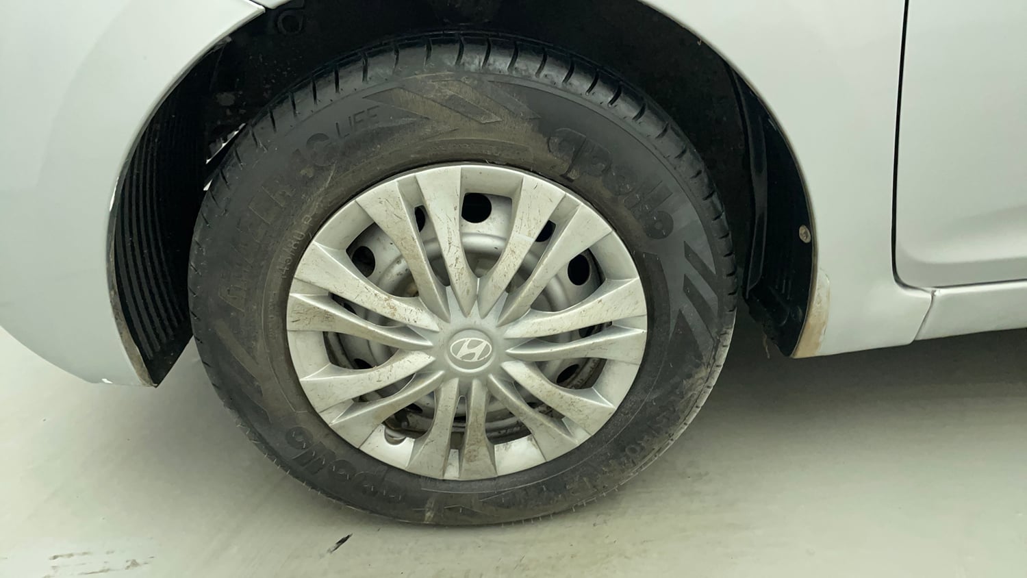 Used 2016 Hyundai Eon Era + Petrol Manual tyres LEFT FRONT TYRE RIM VIEW